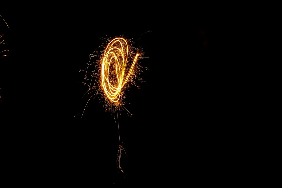 Bezpieczne fajerwerki dla rodzin z dziećmi - zimne ognie i ciche pokazy